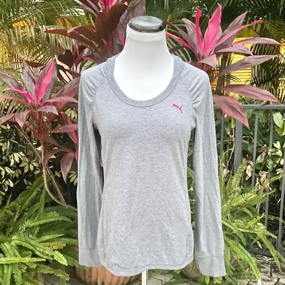 🍍3/$15🍍 Puma Gray Hooded Active Top - Picture 2 of 10